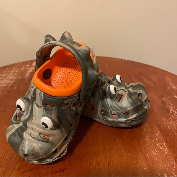 CAPELLI Size 5 Kids Little Boys Crocodile Slip On - Picture 2 of 4